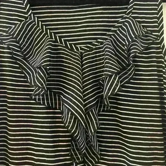 French Laundry brand tank with ruffle detail size XL (K107) - Picture 3 of 5